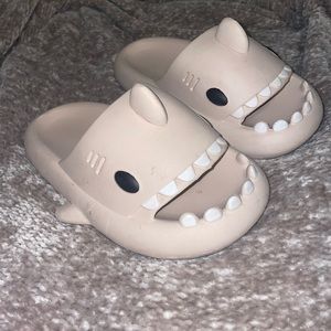shark slides women’s 7